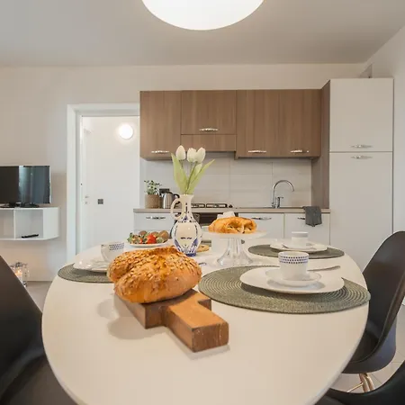 Ponente Balcony & Garden By Rent Apartman