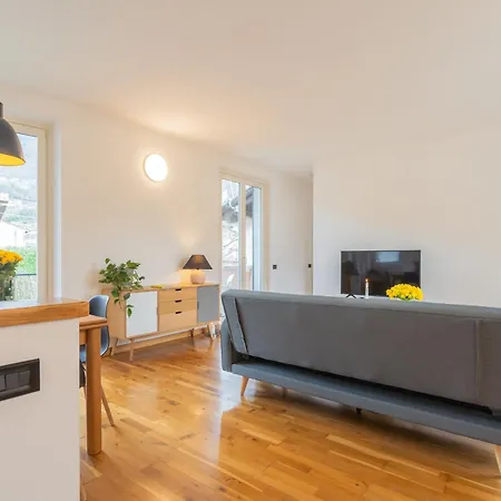 Ponente Balcony & Garden By Rent Apartman *