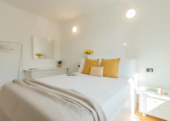 Ponente Balcony & Garden By Rent *