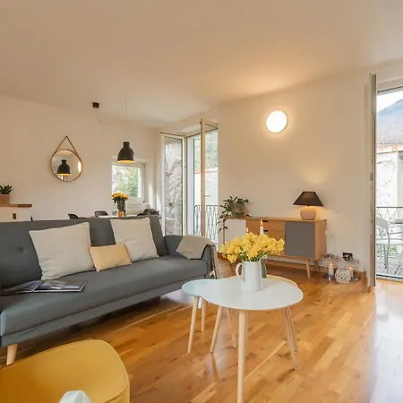 Ponente Balcony & Garden By Rent Apartment